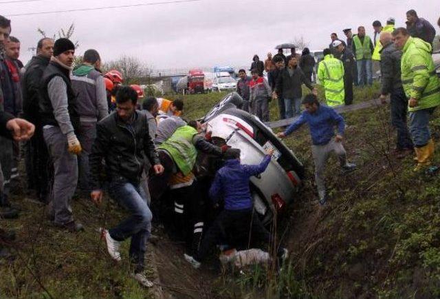 Tem de Takla Atan Otomobilde Baba Oğul Öldü, 3 Kişi Yaralandı 2