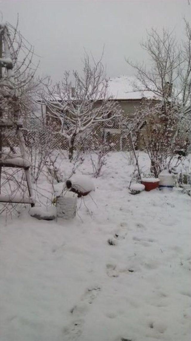 Taraklı&rsquo;da Kar Kalınlığı 10 Santimetreyi Buldu 1