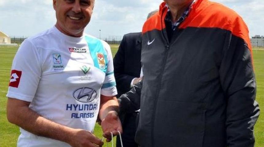 Ş&ouml;hretler Sahaya &Ccedil;ıktı