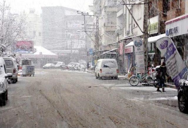 Antalya ya Yağmurla Dolu Da Etkili Oldu (2) 2