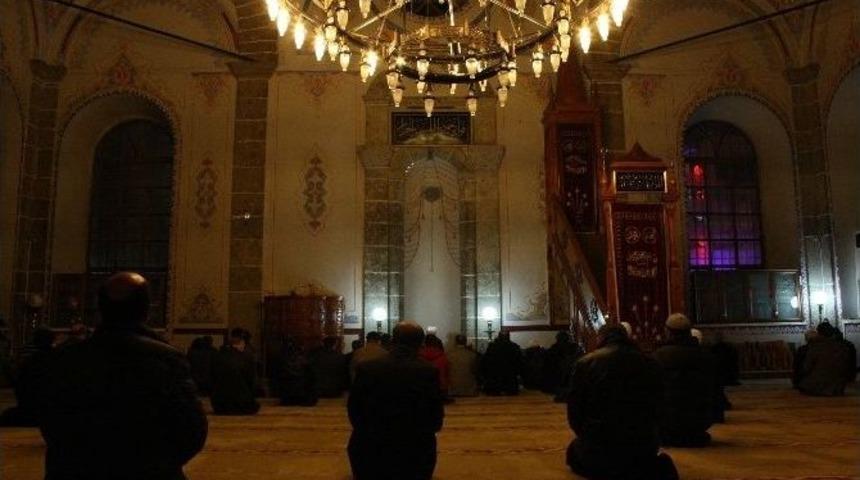 Başkan Yılmaz, Şehit Adem Şeng&uuml;l İ&ccedil;in Mevlit Okuttu