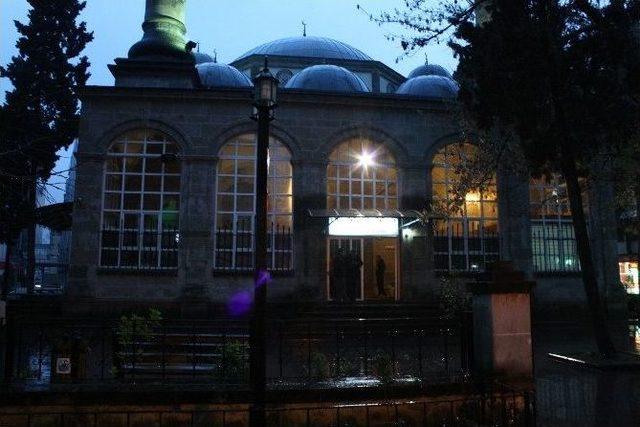 Başkan Yılmaz, Şehit Adem Şeng&uuml;l İ&ccedil;in Mevlit Okuttu 1