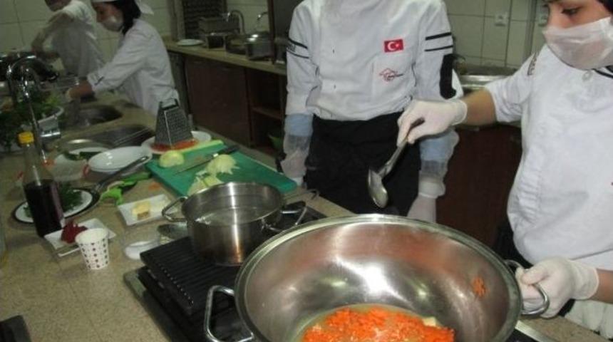 Beyaz Kalpler&rsquo;de Lezzetli Pilavlar Yarıştı