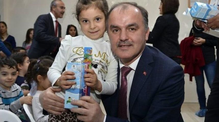 Denizli&rsquo;de &Ouml;ğrencilere Diş Macunu Ve Fır&ccedil;ası Dağıtılıyor