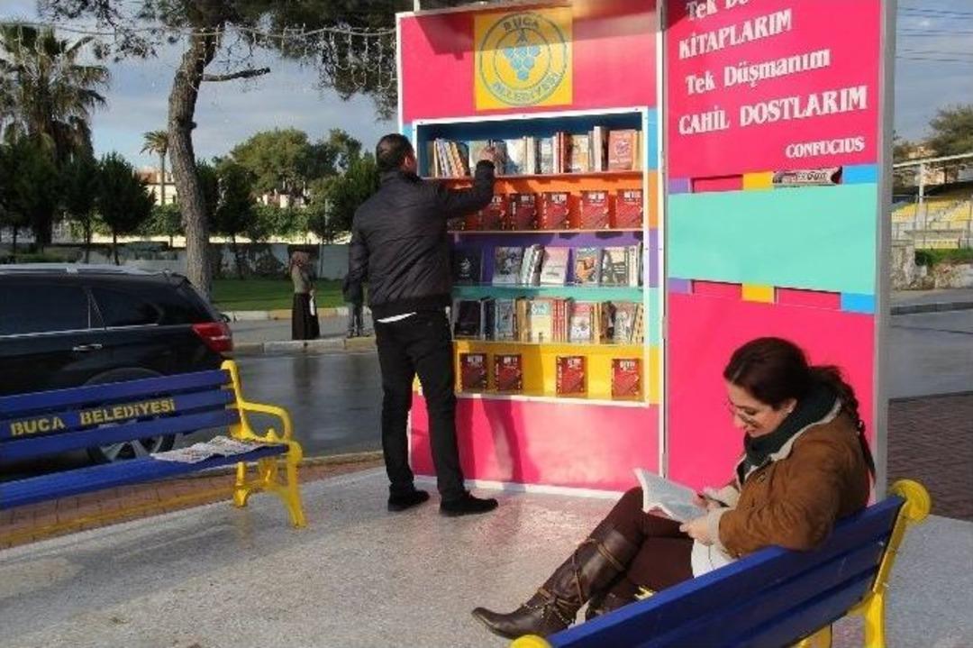 Buca&rsquo;da Sokak K&uuml;t&uuml;phaneleri Okurlarını Bekliyor