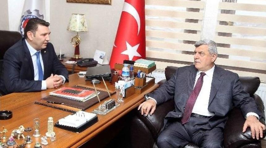 Karaosmanoğlu&rsquo;ndan, T&uuml;rk Metal Sendikası&rsquo;nı Ziyaret