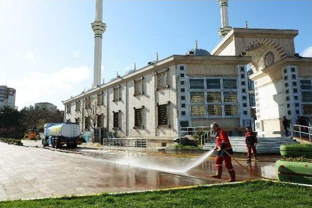 İbadethaneler, Gribal Enfeksiyonlara Karşı İlaçlanıyor