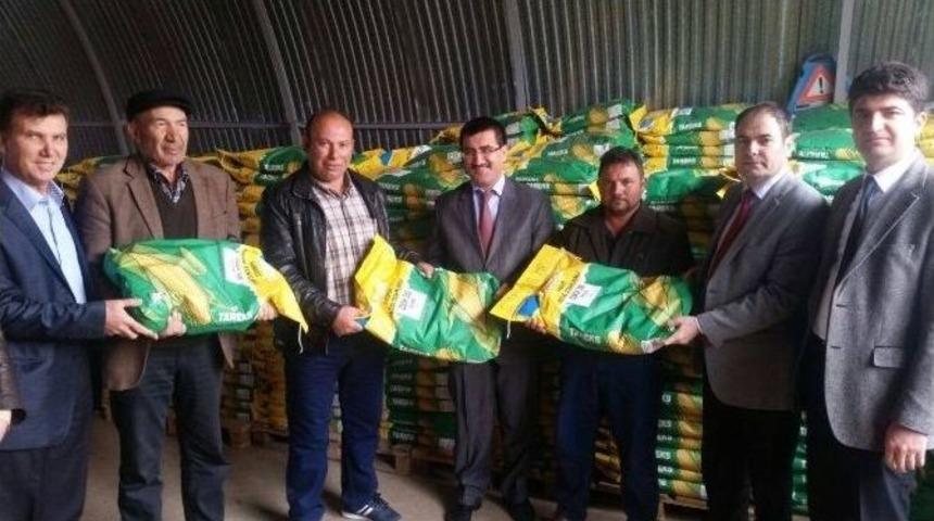 &Ouml;zel İdare &Ccedil;ift&ccedil;ilere Tohumluk Dağıttı
