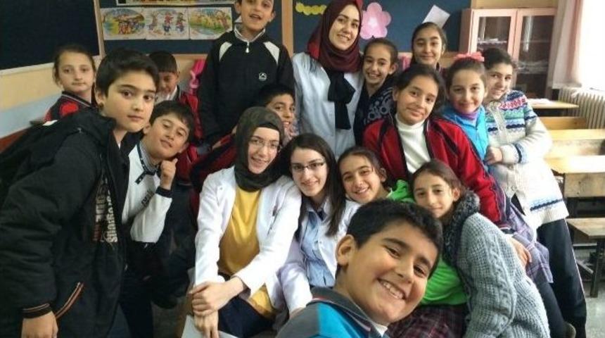 İn&ouml;n&uuml; Gen&ccedil; Yery&uuml;z&uuml; Doktorları, &Ouml;ğrencilerle Bir Araya Geldiler