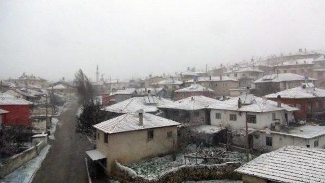 Elmadağ'da Kar Fırtınası Etkili Oldu