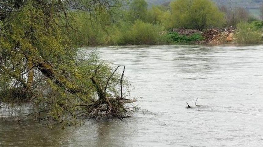 Manyas Barajının Kapakları A&ccedil;ıldı