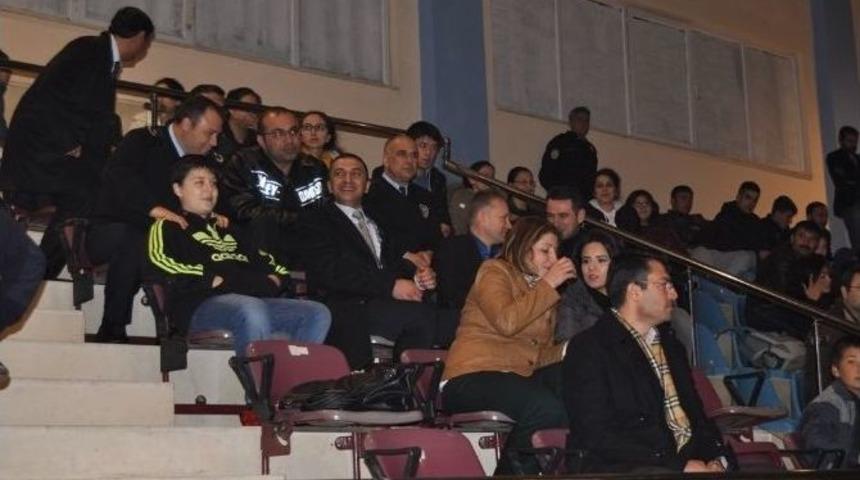 Korkuteli&rsquo;nde Voleybol Turnuvasının Şampiyonu &Ccedil;etin Tur Oldu