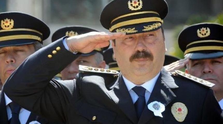 Zonguldak Emniyet M&uuml;d&uuml;r&uuml;, 35 Yıl Sonra Ilk Kez &Uuml;niforma Giydi