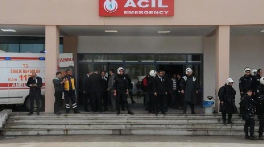 Iğdır'da Minib&uuml;s&ccedil;&uuml;lerin 'yolcu Kapma' Kavgası: 1 &Ouml;l&uuml;