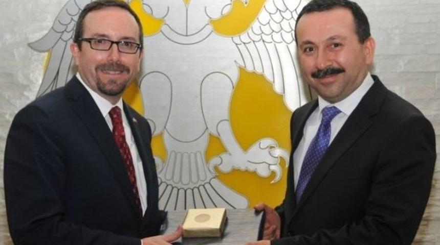 B&uuml;y&uuml;kel&ccedil;i Bass&rsquo;tan Rekt&ouml;r G&ouml;kbel&rsquo;e Ziyaret