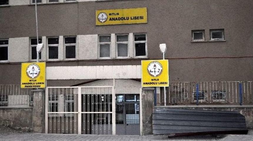 Bitlis&rsquo;te Şiddetli R&uuml;zgar