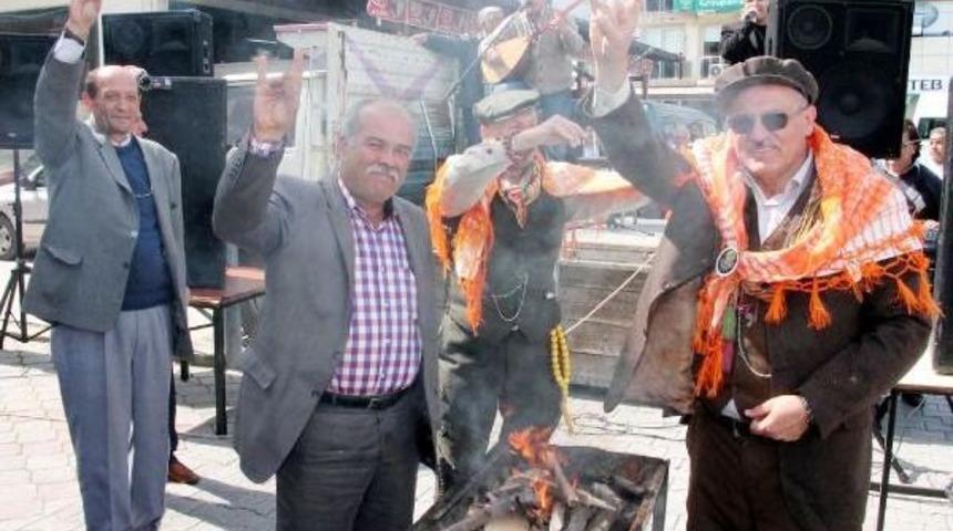 'kurt' Işaretini Yapamayan Mhp'li Aday &Ccedil;ekildi