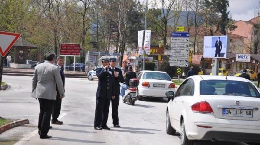 İneg&ouml;l'de Yerel Gazetecileden Polise 'şaşırtmalı' Kutlama