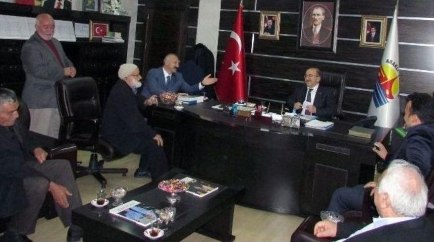 Başkan G&uuml;mr&uuml;k&ccedil;&uuml;oğlu, Araklı&rsquo;da Muhtar Ve Vatandaşları Dinledi