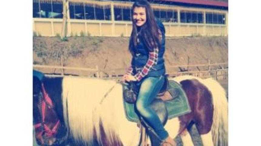 &Uuml;niversite &Ouml;ğrencisi Gen&ccedil; Kız Trafik Kurbanı