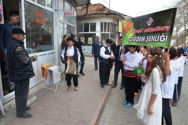 Çiğdem Şenliği’nde Renkli Görüntüler