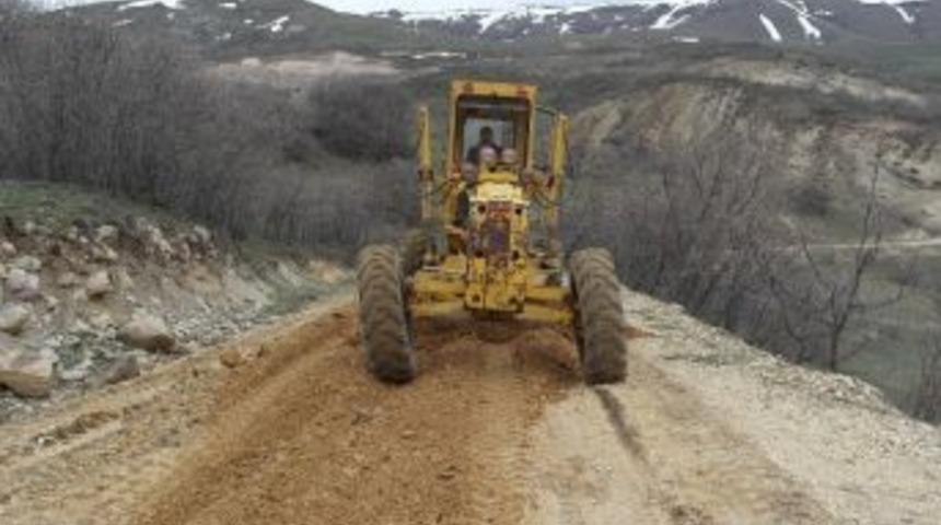 Taşdibek Mahallesinde Yol &Ccedil;alışmaları Başladı