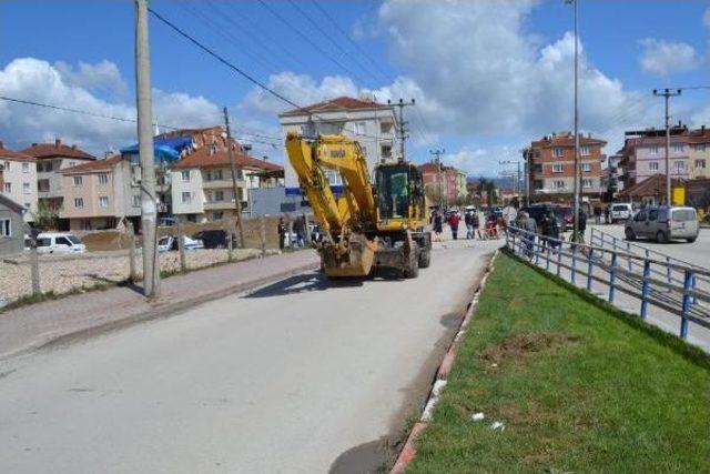 Bursa'da Iş Makinesinin Altında Kalan Genç Kız Öldü