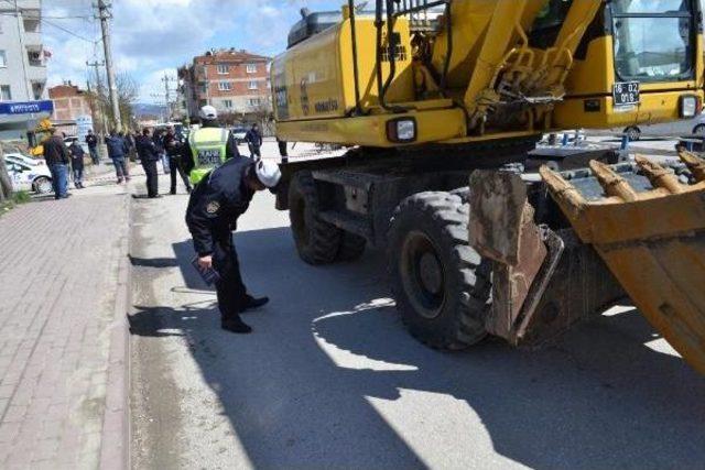 Bursa'da Iş Makinesinin Altında Kalan Genç Kız Öldü