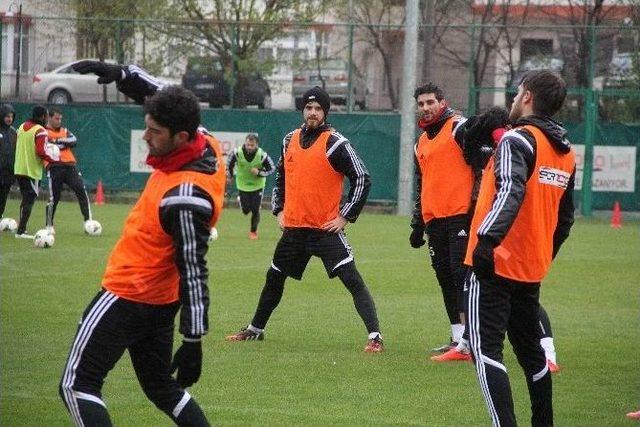 Karabükspor’da Kadro Dışı Bırakılan Vıoala Affedildi