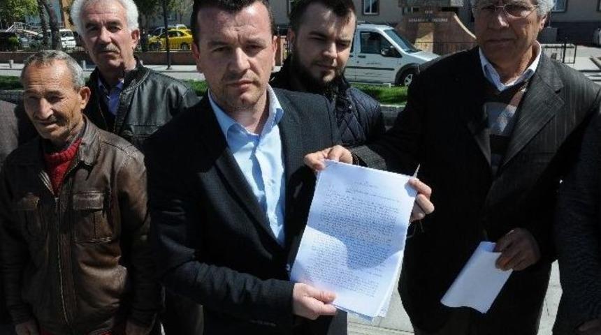 Arazilerini Kullanamayan Vatandaşlar Valinin Kapısını &Ccedil;aldı