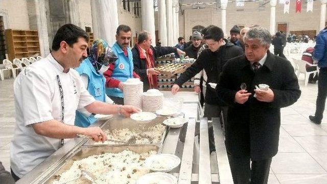 Diyanet Vakfı’ndan Kocatepe Camii’nde Kutlu Doğum Aşı İkramı