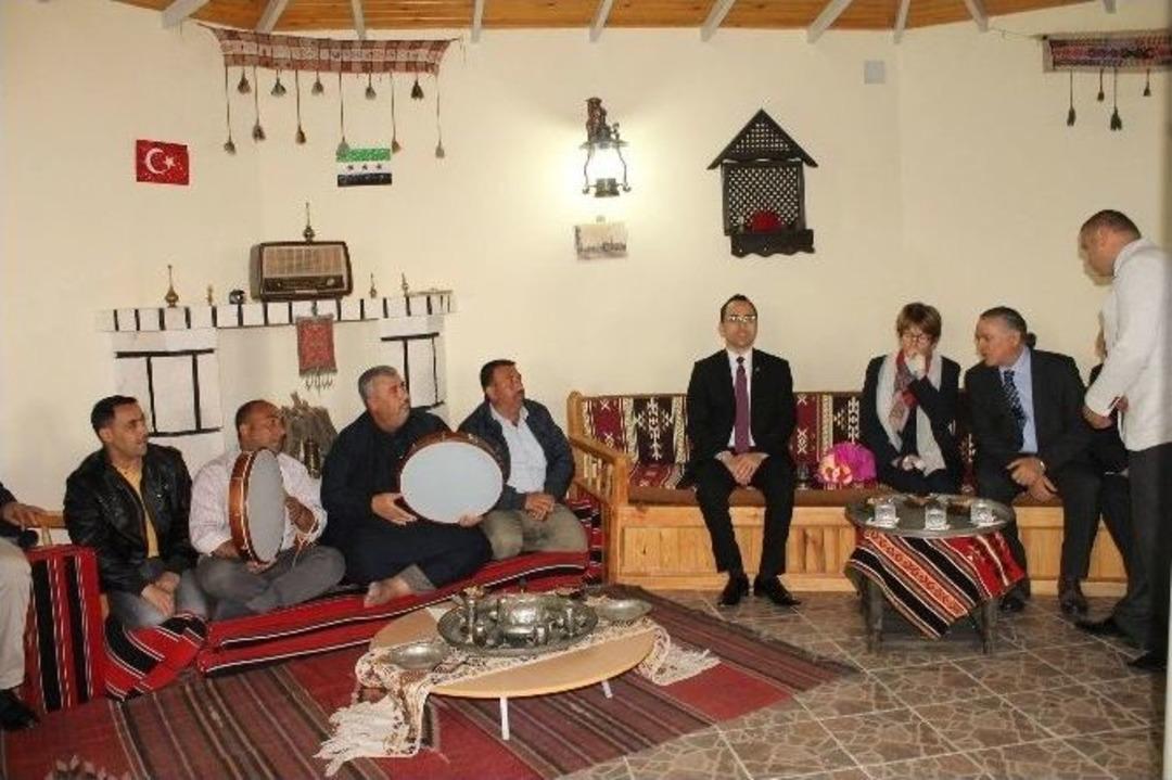 Akpm Başkanı Anne Brassuer Elbeyli Konteynır Kentini Ziyaret Etti