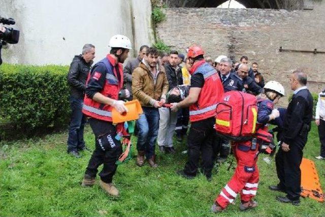 Kız Arkadaşı Terk Edince Köprüden Atladı