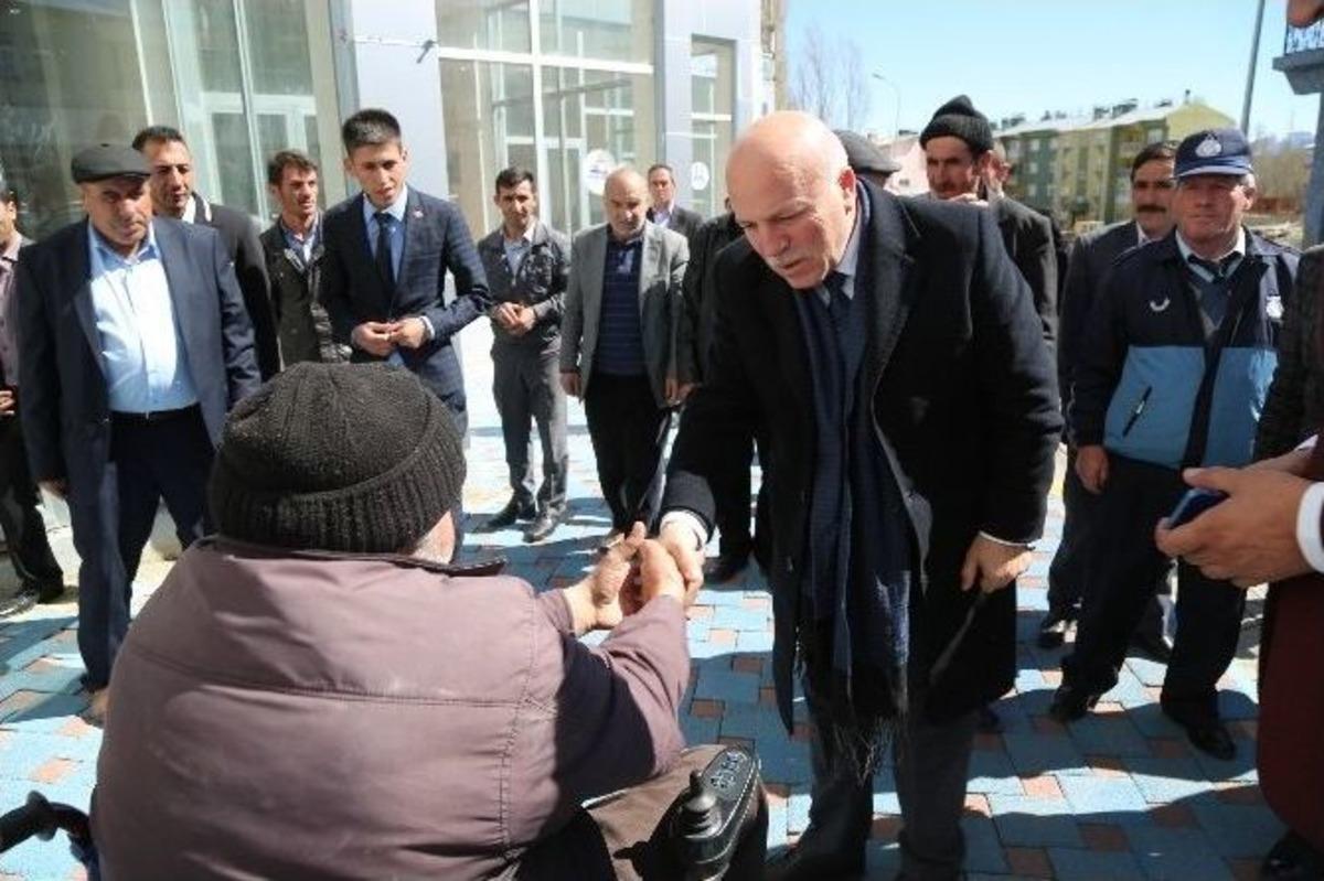Başkan Sekmen, Narman İl&ccedil;esi&rsquo;nde Muhtarlarla Toplantı Yaptı