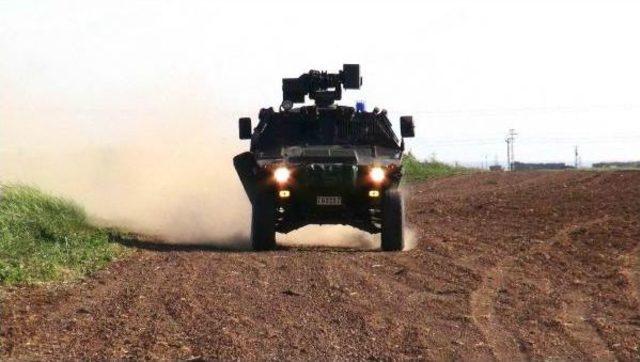 Suriye Sınırında Patlamamış Roket Bulundu 3