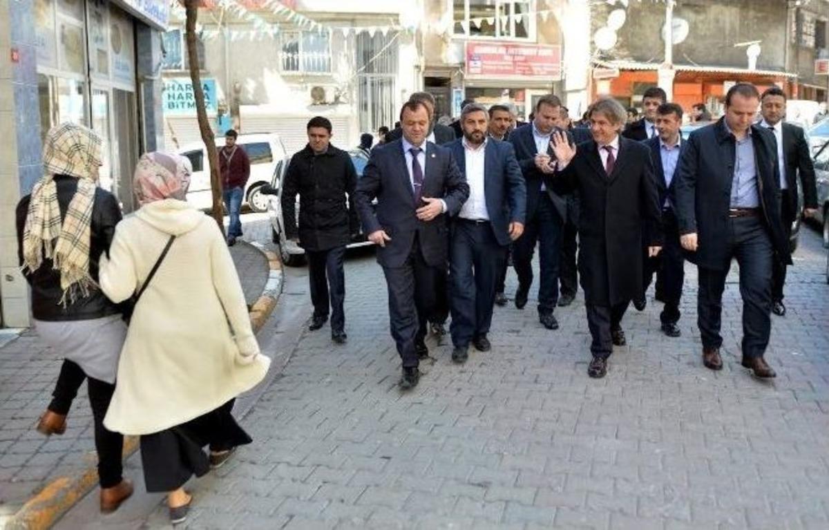 Başkan Demircan, Cuma &Ccedil;ıkışında Vatandaşların Sorunlarını Dinledi