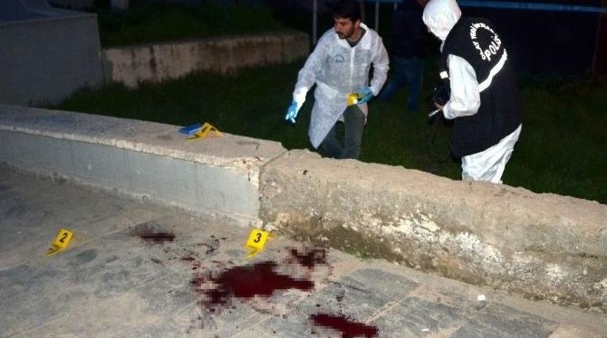 H&uuml;k&uuml;met Konağı &Ouml;n&uuml;nde Kafasına Ateş Etti