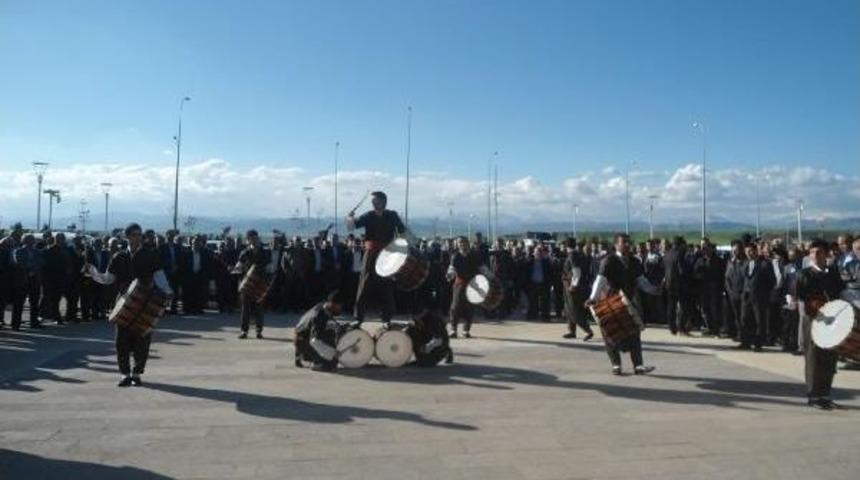 Ak Parti Milletvekili Adaylarına Davullu Zurnalı Karşılama