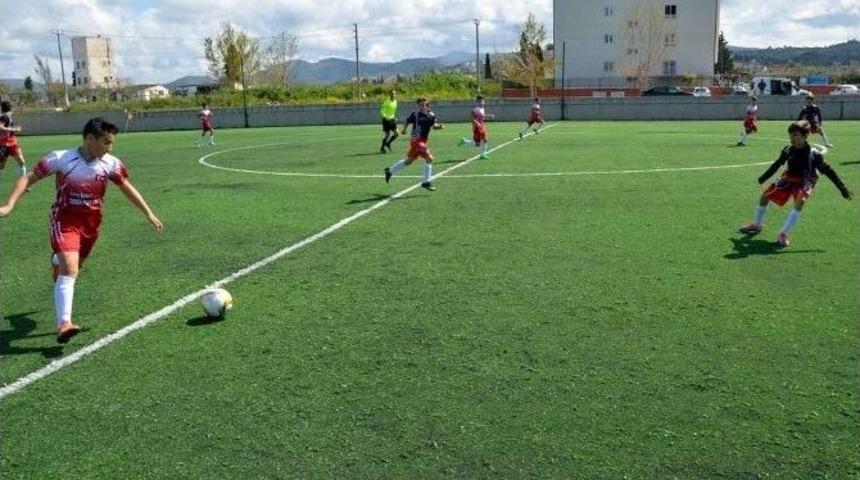 Aydın&rsquo;da K&uuml;&ccedil;&uuml;k Futbolculardan Kıyasıya Rekabet