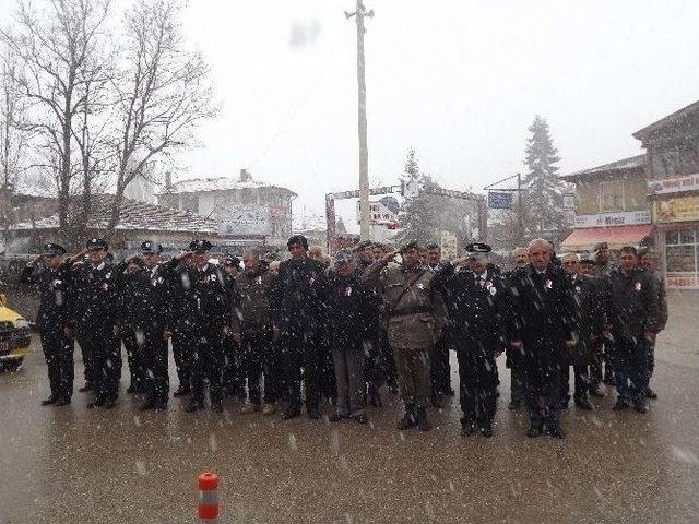 Kar Yağışı Altında Polis Haftası Kutlaması