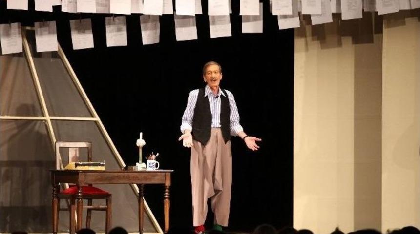 &lsquo;ferhangi Şeyler&rsquo; Nazım&rsquo;da Sahnelendi