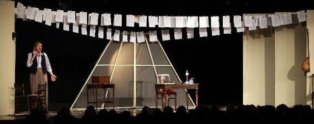 &lsquo;ferhangi Şeyler&rsquo; Nazım&rsquo;da Sahnelendi 1