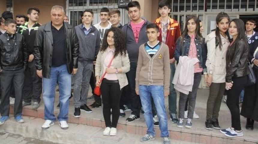 Hakkarili &Ouml;ğrenci İspanya&rsquo;ya Hareket Etti