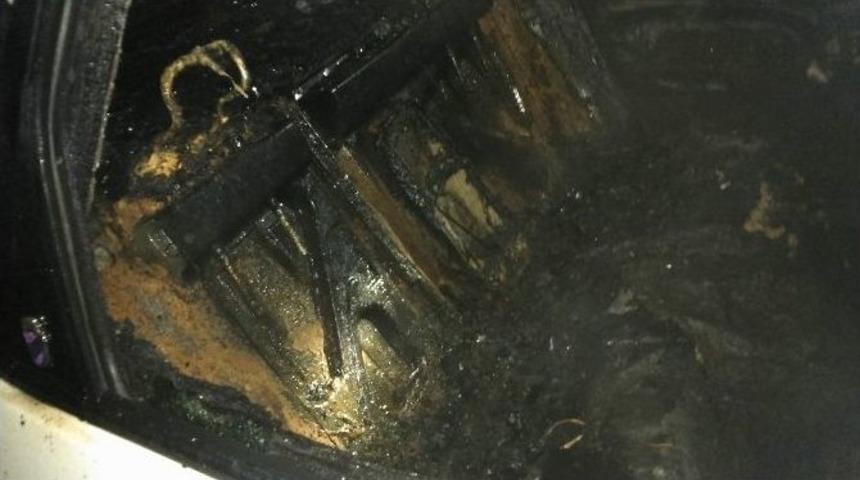 Park Halindeki Otomobil Alev Alev Yandı