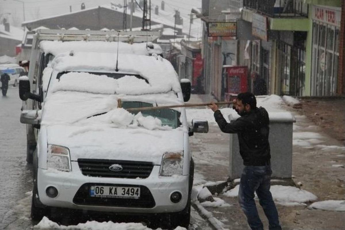 Başkale&rsquo;de Kar Yağışı