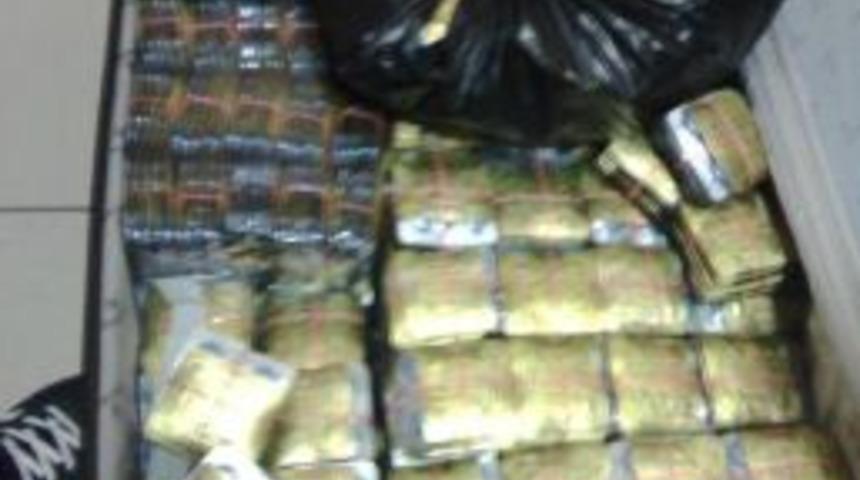 Kovalamacada Durdurulan Otomobilden 14 Bin Cinsel Uyarıcı Hap &Ccedil;ıktı