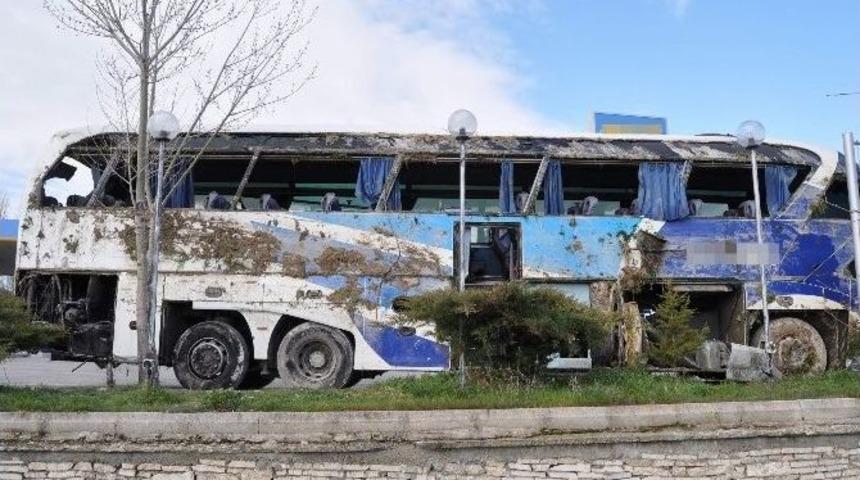 Eskişehir&rsquo;de Otob&uuml;s Şarampole Devrildi: 21 Yaralı