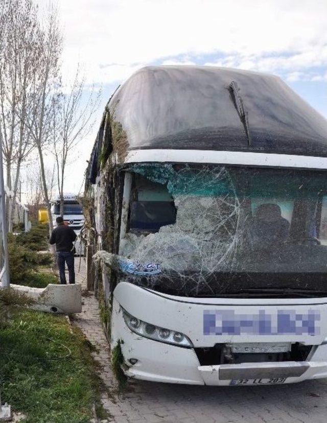 Eskişehir’de Otobüs Şarampole Devrildi: 21 Yaralı