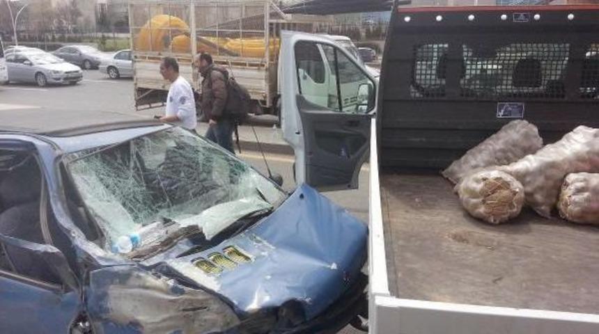 Ankara'da Trafik Kazası : 2'si &Ccedil;ocuk 3 Yaralı