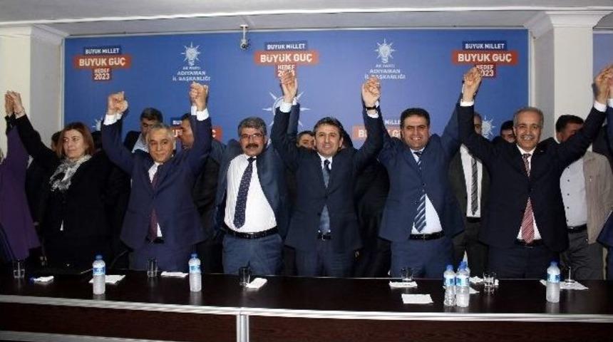 Ak Parti&rsquo;ler Adaylarını Bağrına Bastı